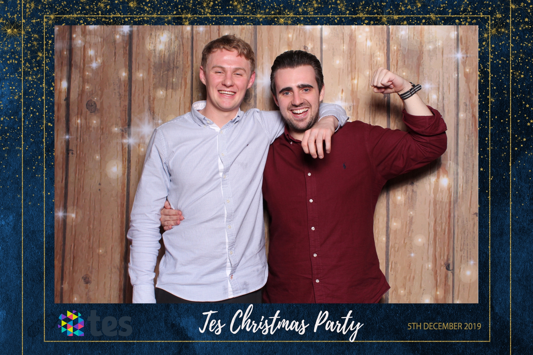 Tes Christmas party  | View more photos from the event at gallery.magicimages.uk/u/MagicImages/Tes-Christmas-party